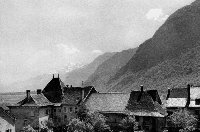 Derri&egrave;re la Tour